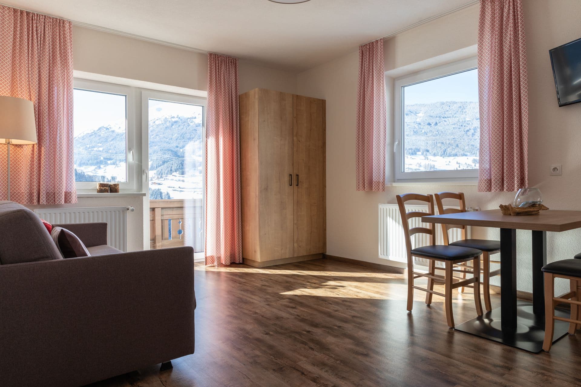 2 bedroom apartment LI