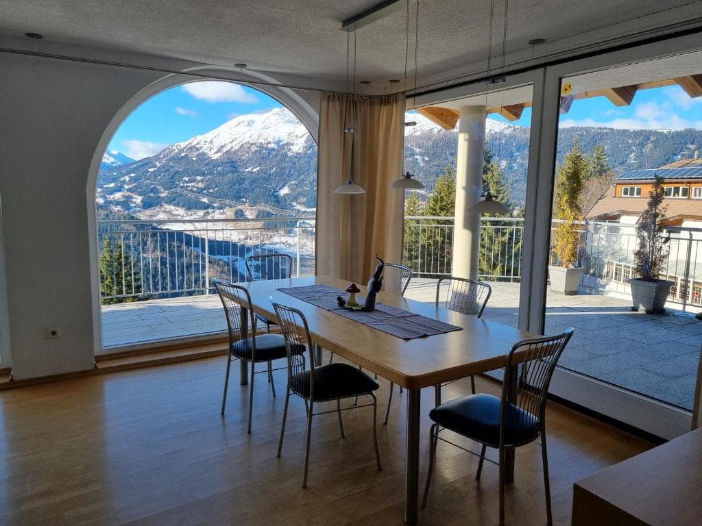 Spacious 3 bedroom apartment